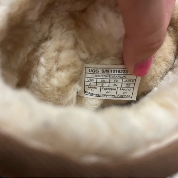 Mid Length Uggs - Size Woman’s 8 - Great condition - Wore less than 10 times - Picture 3 of 5